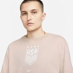 Nike USA 2023 USWNT 4-Star Crest Tee Women (Beige) -Sports-Football Apparel nike usa 2023 uswnt 4 star crest tee women beige 2